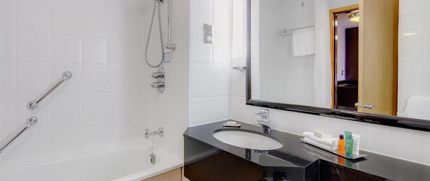 DoubleTree by Hilton Manchester Airport - Bathroom