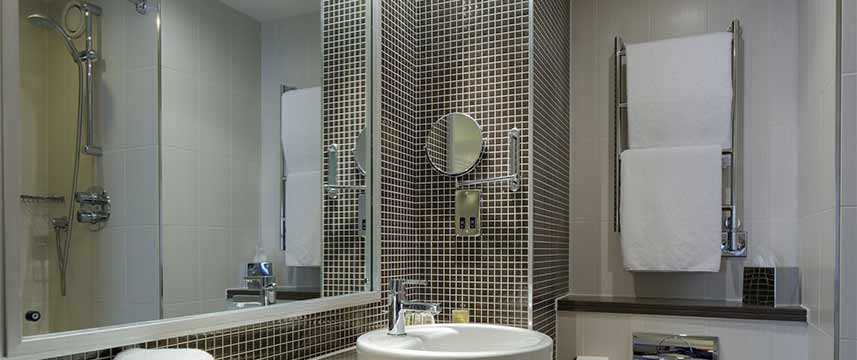 DoubleTree by Hilton Stratford upon Avon Bathroom