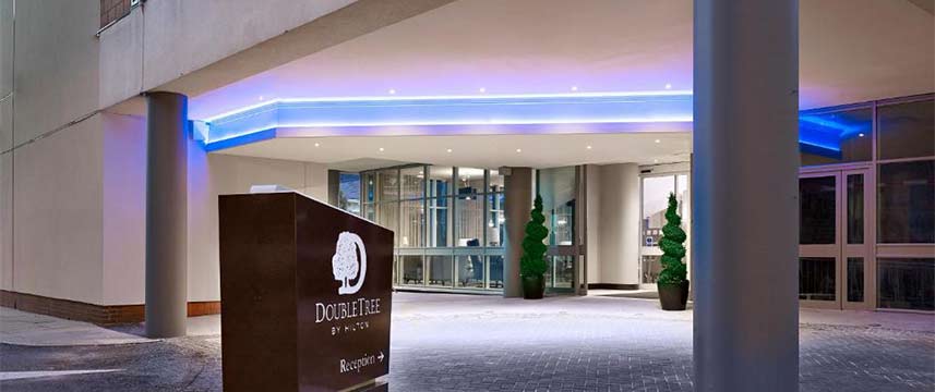 DoubleTree by Hilton Woking - Entrance