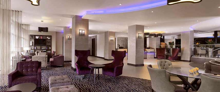 DoubleTree by Hilton Woking - Lobby Seating