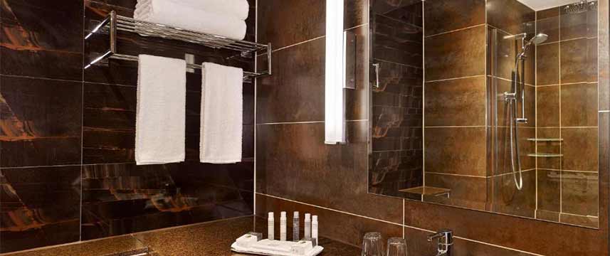 DoubleTree by Hilton Woking - Premium Deluxe Bathroom