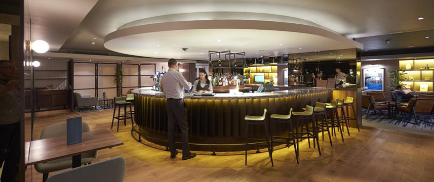 Doubletree By Hilton London Excel Bar