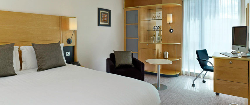 Doubletree By Hilton Westminster Bedroom