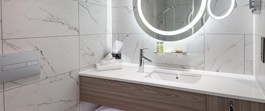 Doubletree by Hilton Bath - Bathroom