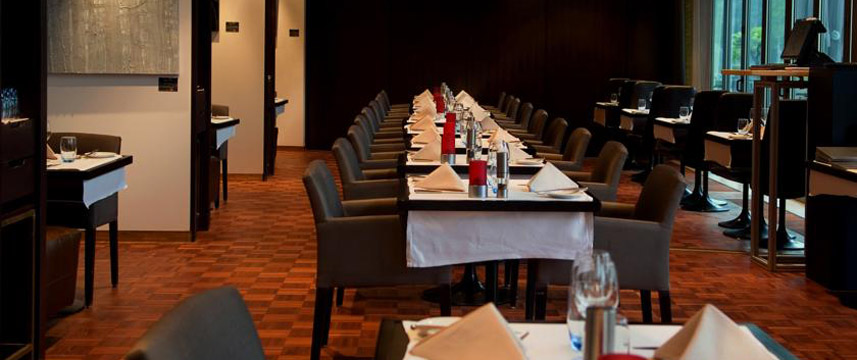 Dutch Design Hotel Artemis - Restaurant Table