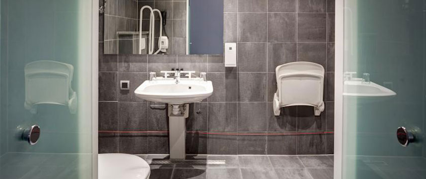 Eden Rembrandt Square Hotel - Accessible Bathroom