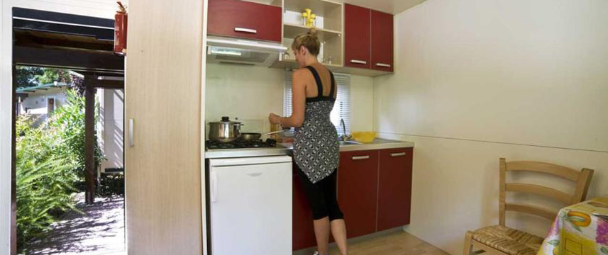 Flaminio Village Bungalow Park - Kitchenette