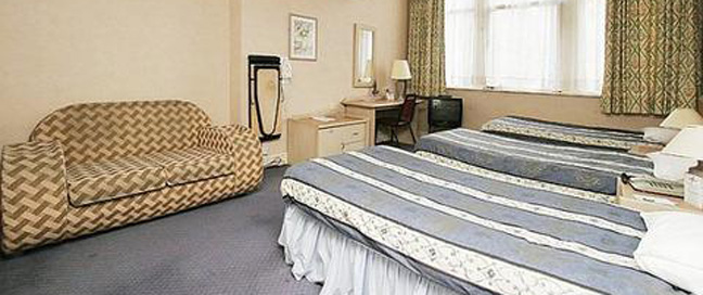 Gardens Hotel - Triple Bedroom