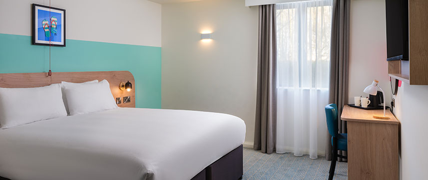 Garner Hotel Lincoln - Accessible Double