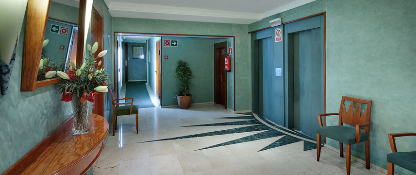 Gotico Hotel - Lifts