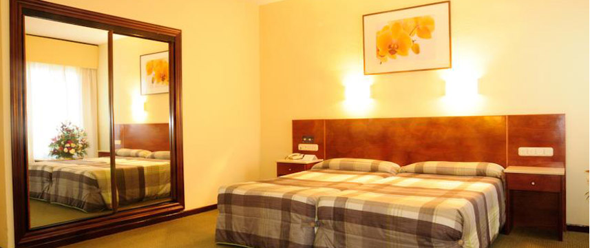 Gran Hotel Lar - Bedroom