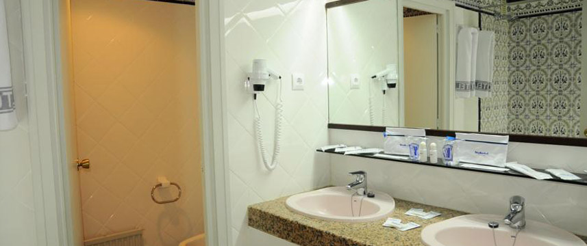 Gran Hotel Lar - Ensuite