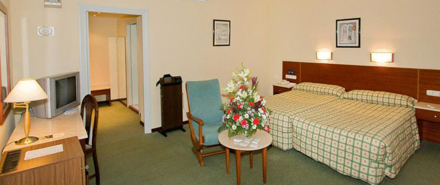 Gran Hotel Lar - Guestroom