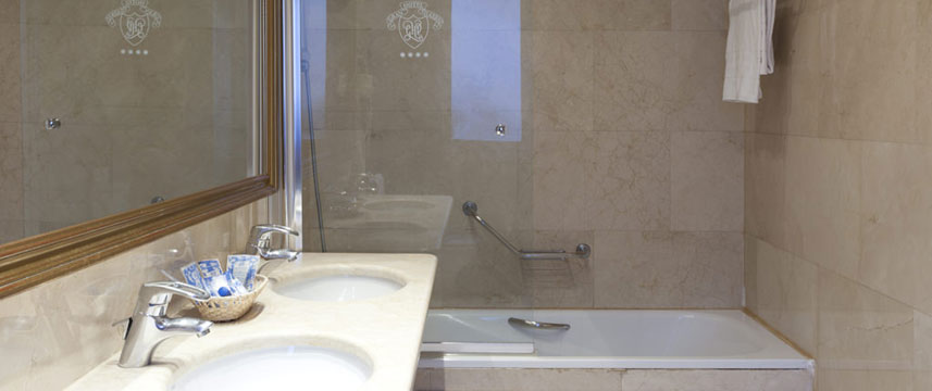 Gran Hotel Velazquez - Junior Suite Bathroom