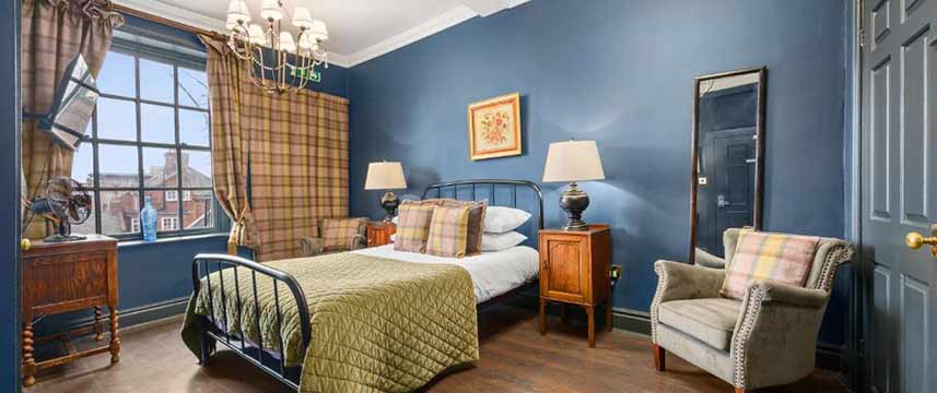 Guy Fawkes Inn - Deluxe Double Bed