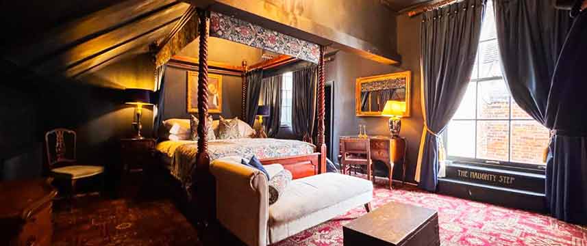 Guy Fawkes Inn - Four Poster Double