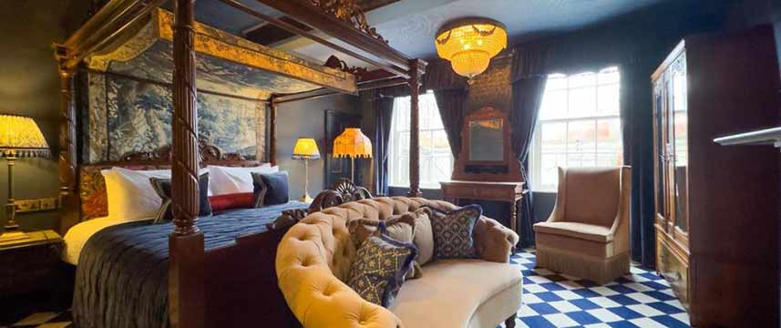 Guy Fawkes Inn - Heritage Four Poster