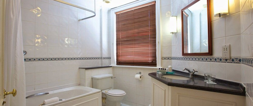 Hallmark Bournemouth Carlton - Bathroom