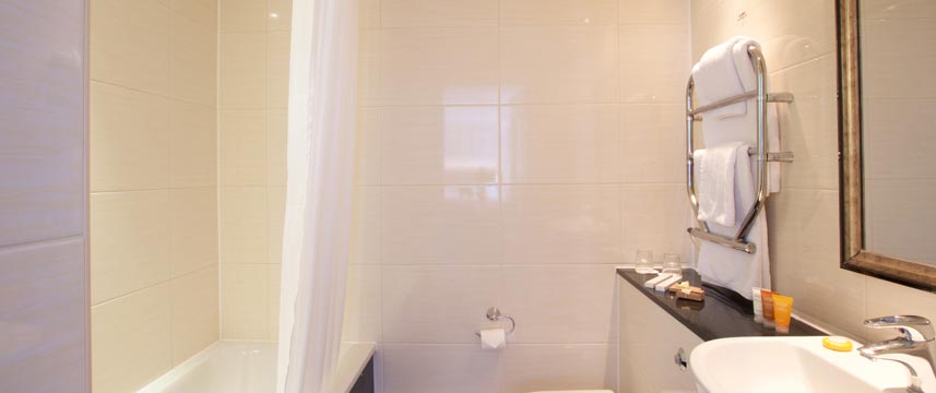 Hallmark Hotel Croydon Aerodrome Bathroom