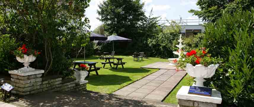 Hallmark Hotel Croydon Aerodrome Garden