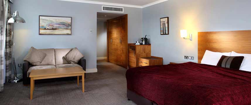 Hallmark Hotel Croydon Aerodrome Suite Bed