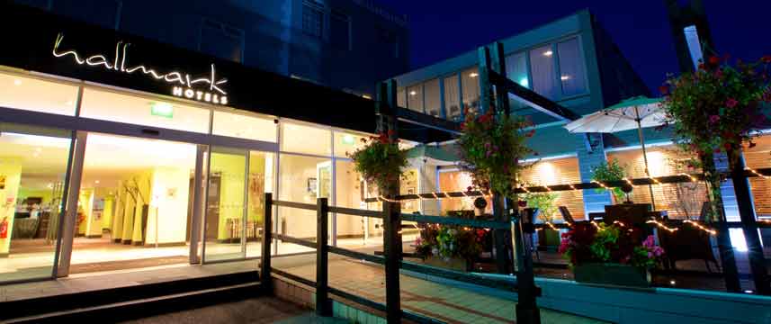 Hallmark Hotel Manchester Airport Exterior Night