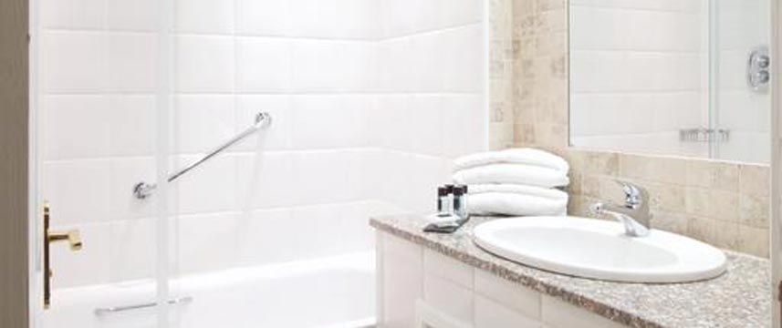 Hallmark Hotel Preston Leyland Bathroom