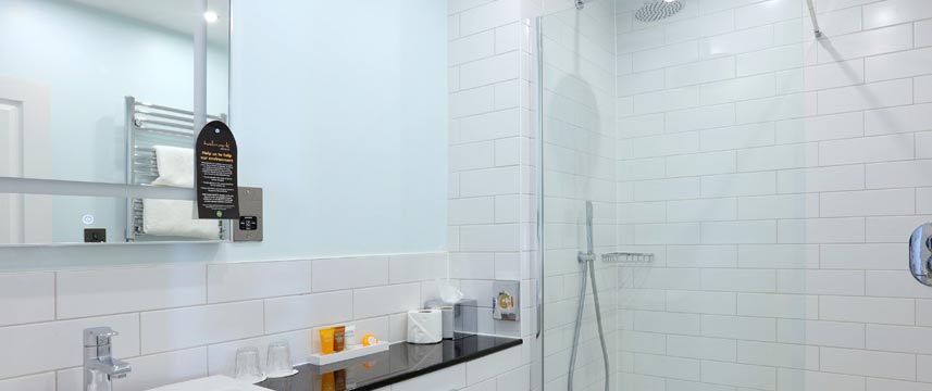 Hallmark The Queen Chester Executive Bathroom