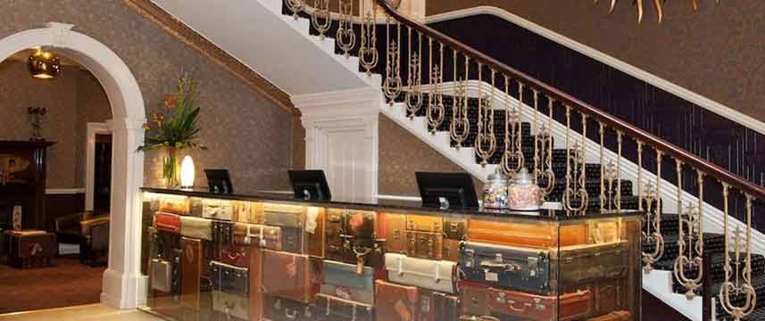 Hallmark The Queen Chester Reception Desk