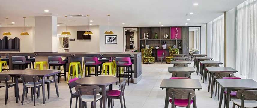 Hampton by Hilton Bristol City Centre - Cafe Tables