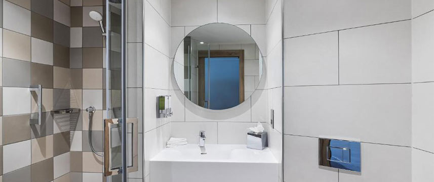 Hampton by Hilton Torquay - Bathroom