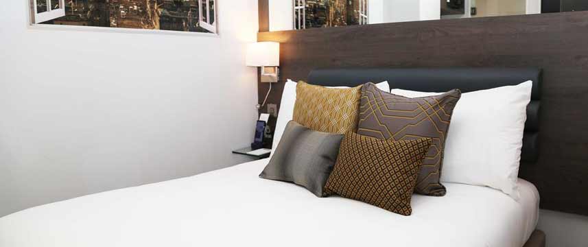 Haymarket Hub Hotel - Inside Double Bed