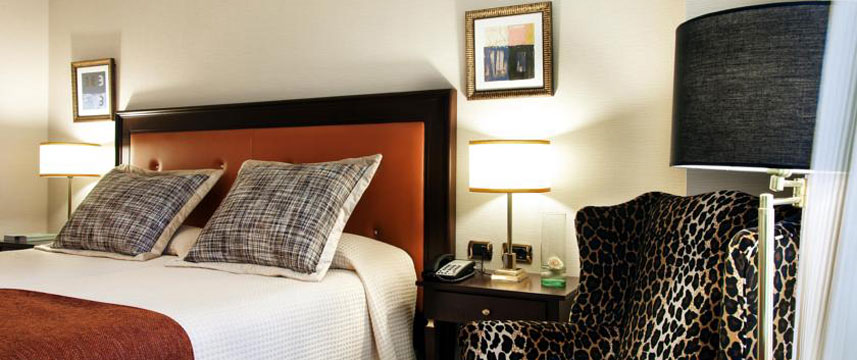 Hesperia Madrid - Deluxe Bed Room