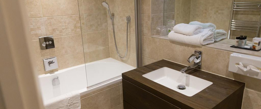 Hogs Back Hotel and Spa - Bathroom