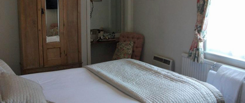 Holgate Hill Hotel - Double Bedroom