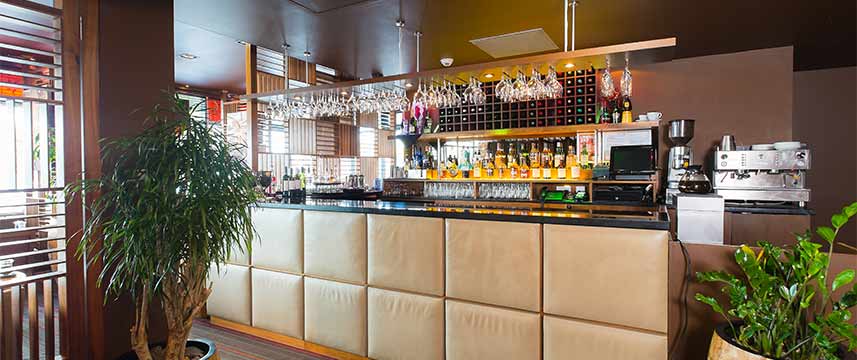 Holiday Inn Aberdeen West - Luigis Bar
