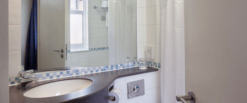 Holiday Inn Basingstoke - Bathroom
