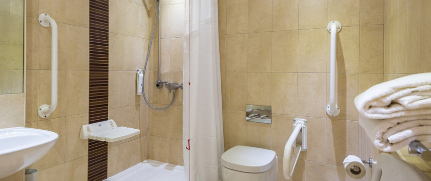 Holiday Inn Brighton Seafront - Accessible Bathroom