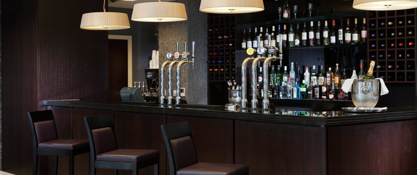 Holiday Inn Commercial Road - Bar and lounge