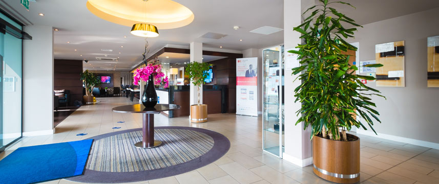 Holiday Inn Express Aberdeen Bridge Lobby