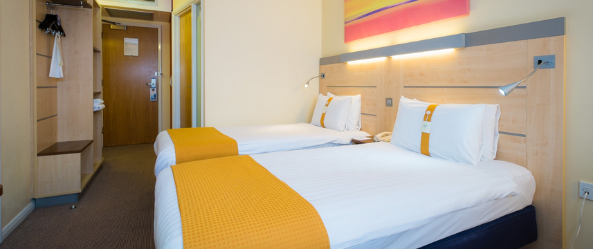 Holiday Inn Express Aberdeen Bridge Twin Room