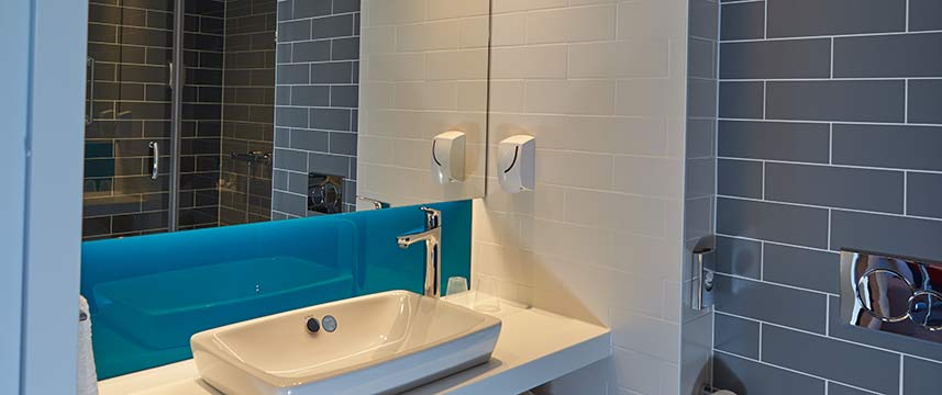 Holiday Inn Express Amsterdam City Hall - Bathroom