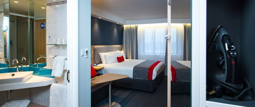 Holiday Inn Express Bath - Bedroom