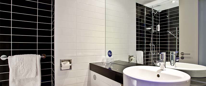 Holiday Inn Express Birmingham South A45 - Bathroom