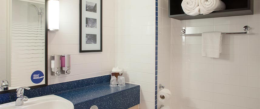Holiday Inn Express Birmingham Star City - Bathroom