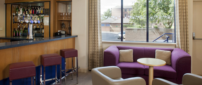 Holiday Inn Express Bristol City - Hotel Bar Main