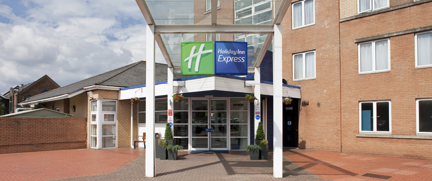 Holiday Inn Express Cardiff Bay - Entrance