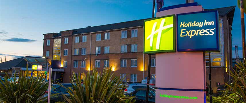 Holiday Inn Express Cardiff Bay - Exterior