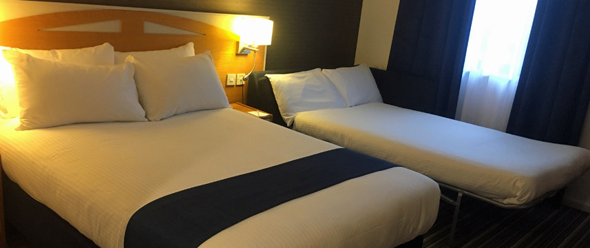 Holiday Inn Express Castle Bromwich Family Room Beds Main