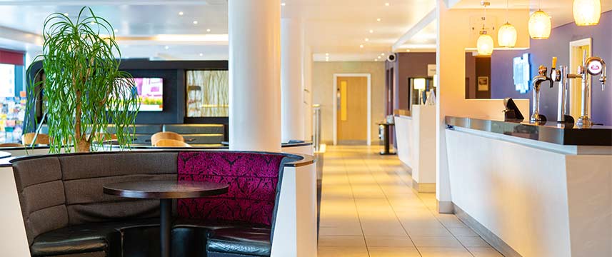 Holiday Inn Express Dundee - Lobby